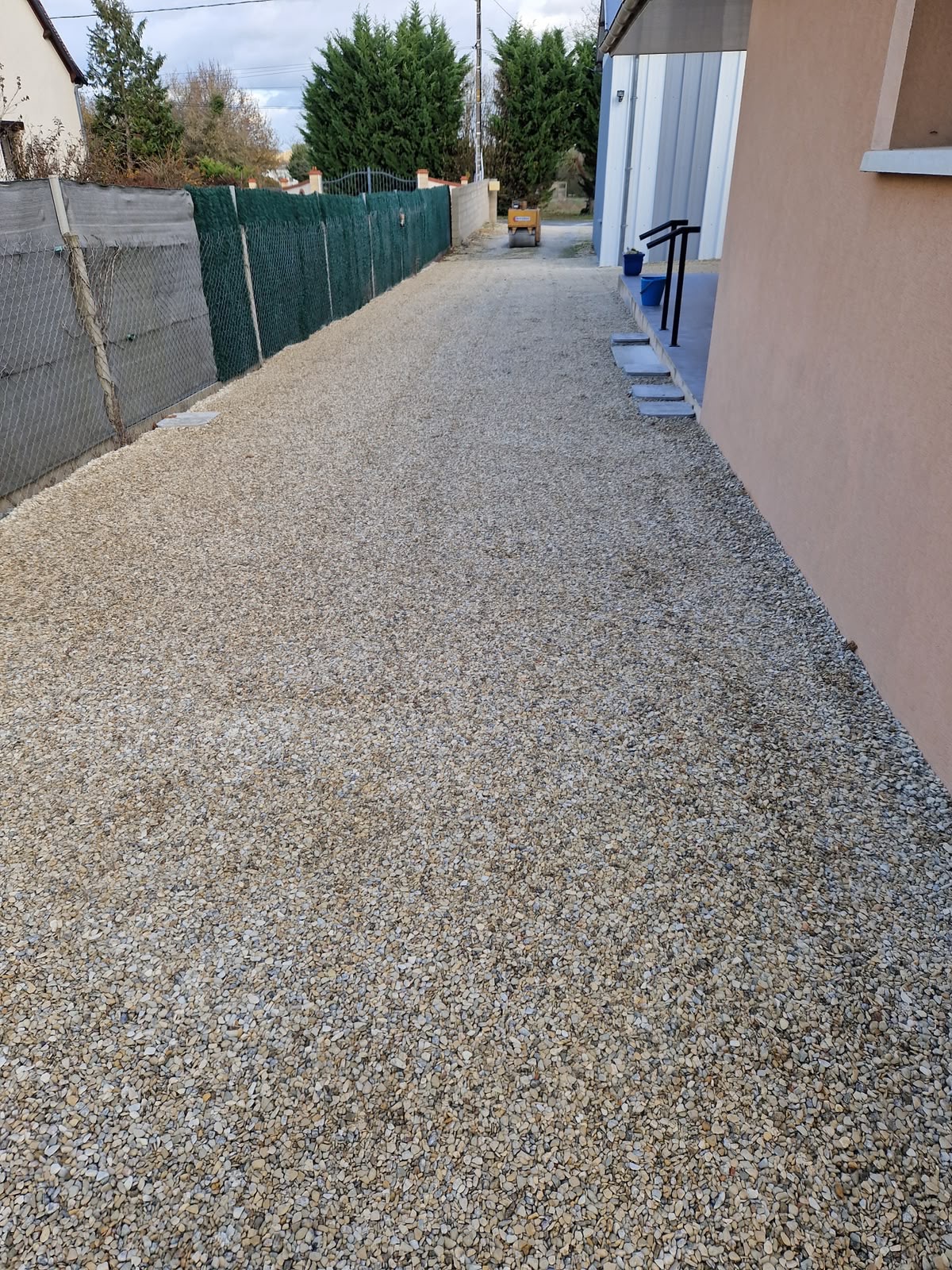 Allée en gravier terminée après travaux